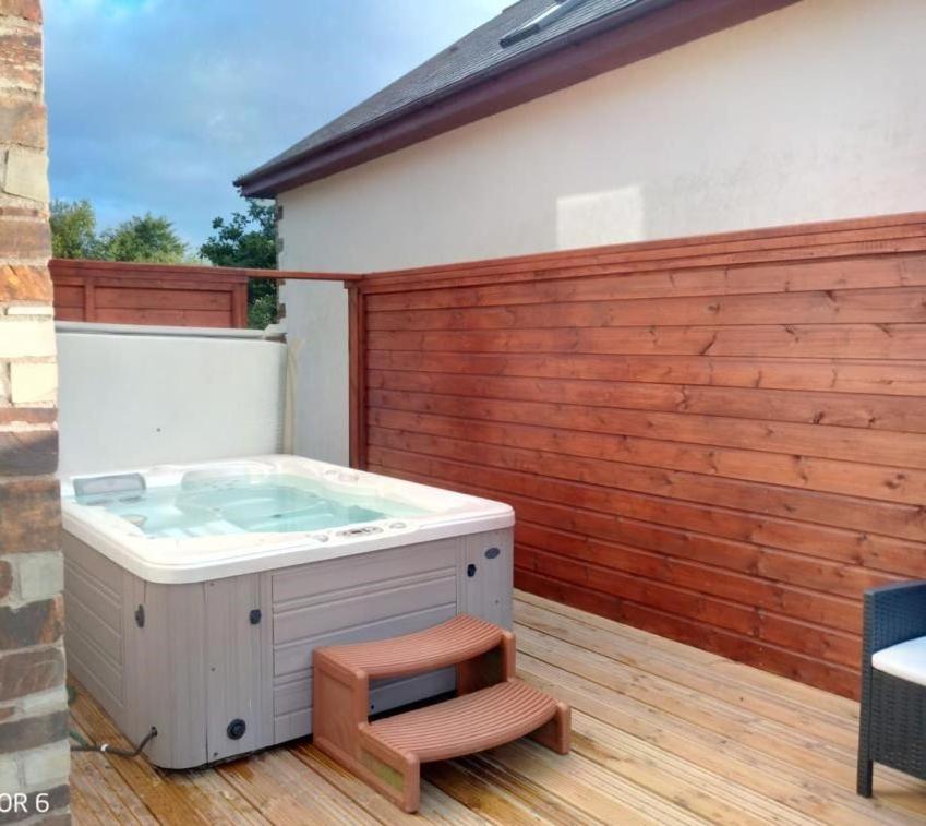 Fistral Hot Tub House For 8 On Retallack Resort New Quay Exterior foto